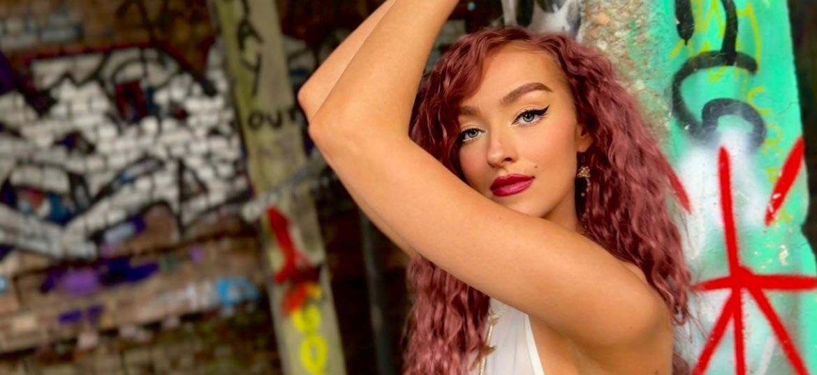 Rachelle Rhienne: Singer/songwriter